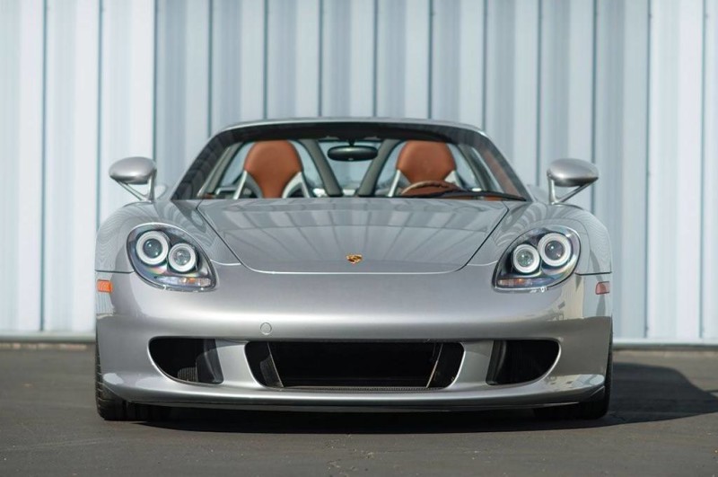 front view of the porsche 2005 carrera gt